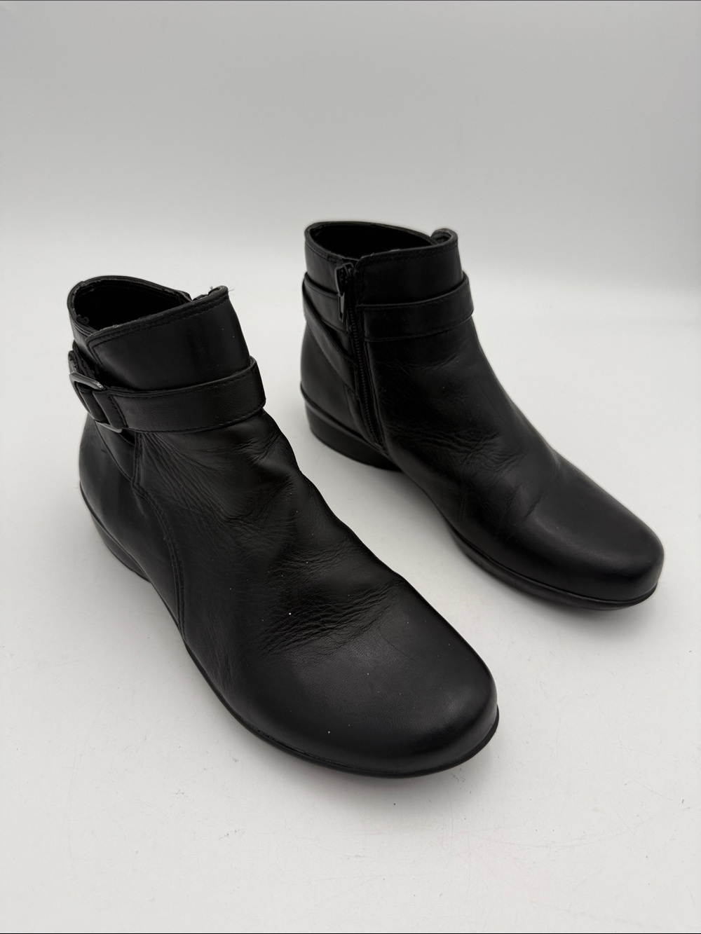 Naturalizer Black Leather Ankle Booties women 6M casual comfort Buckle Strap